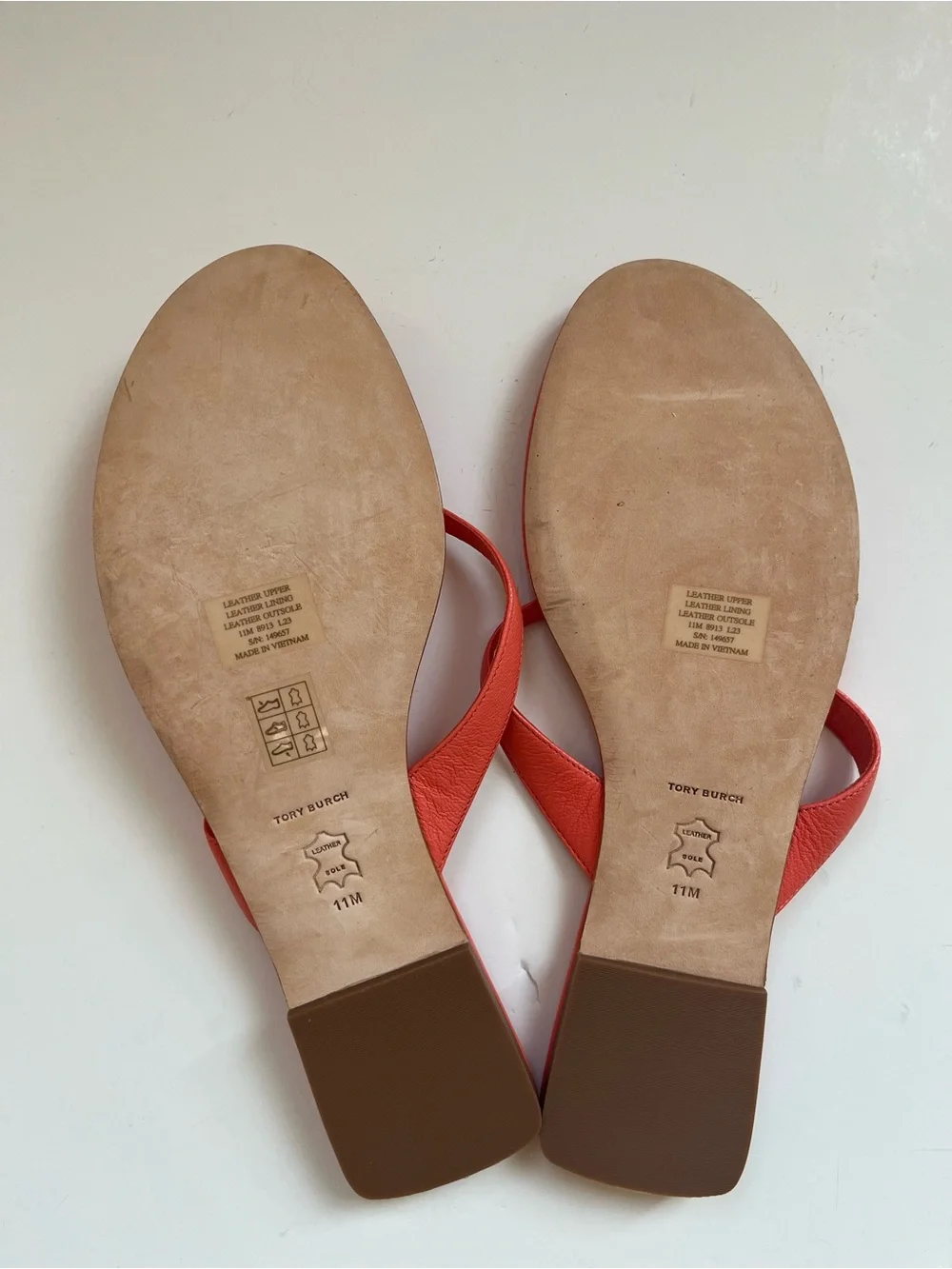 NWOT Tory Burch Classic Leather Flip-Flop Sandals - Picture 3 of 3